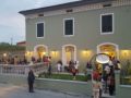 Inaugurazione col botto